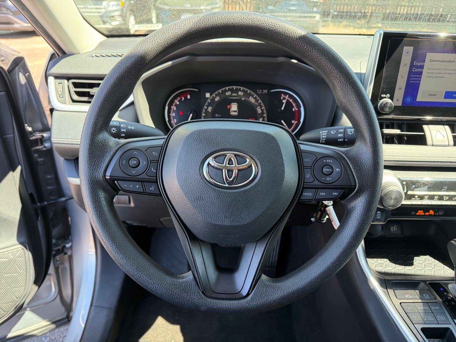 Used 2025 Toyota RAV4 LE AWD/4WD image 9
