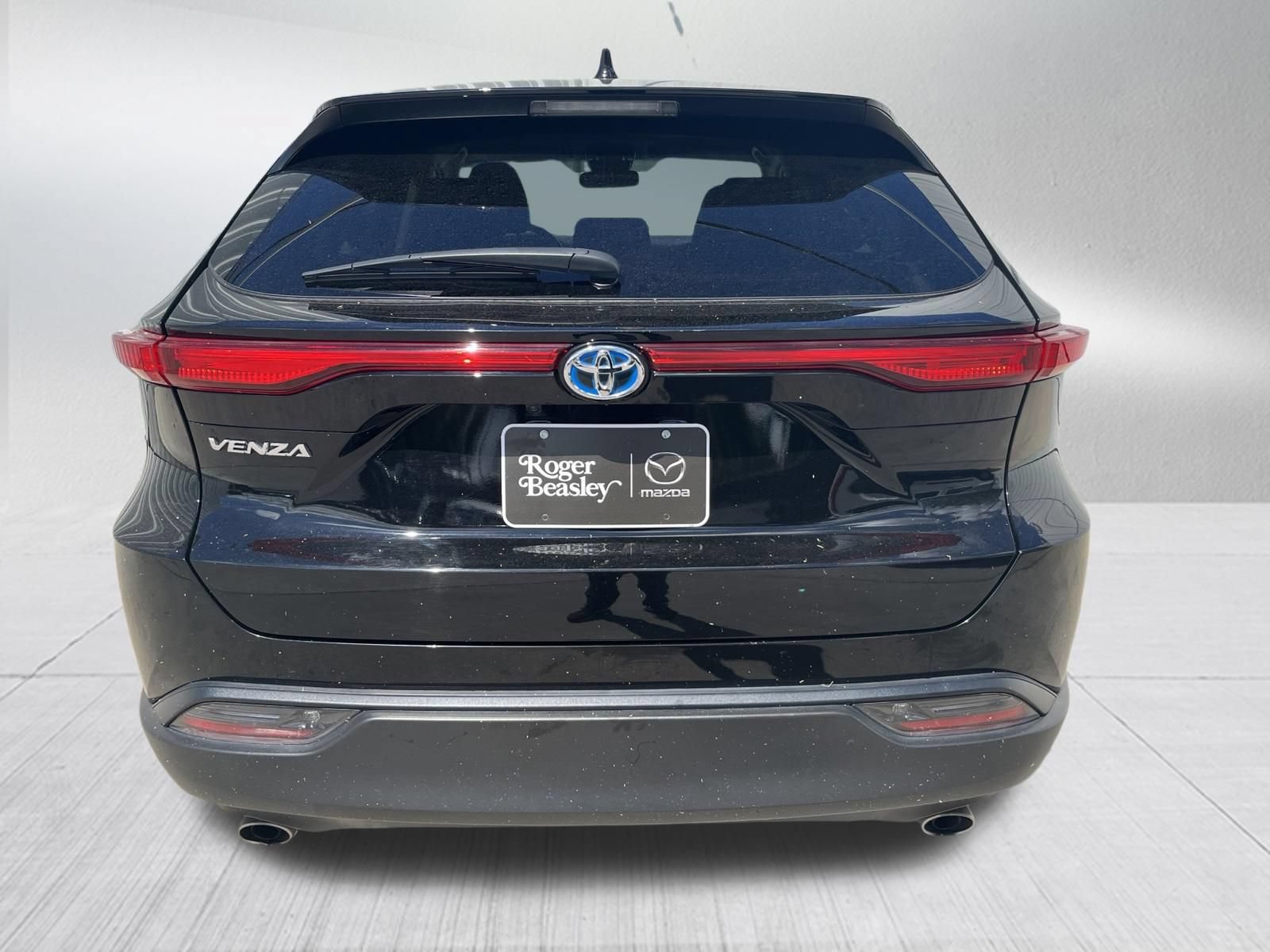 Used 2024 Toyota Venza LE AWD/4WD image 7