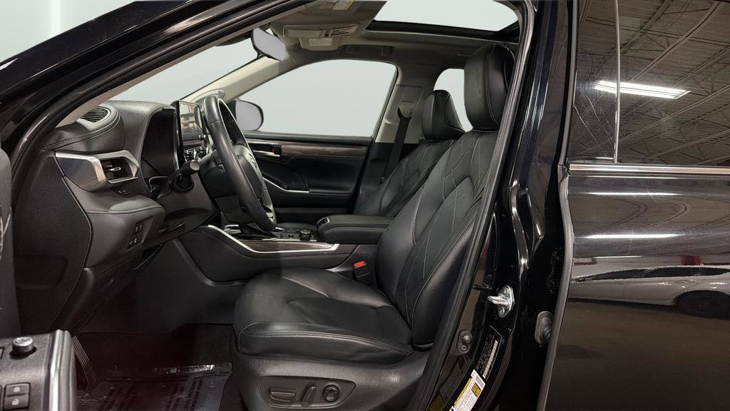 Used 2024 Toyota Highlander Platinum AWD/4WD image 23