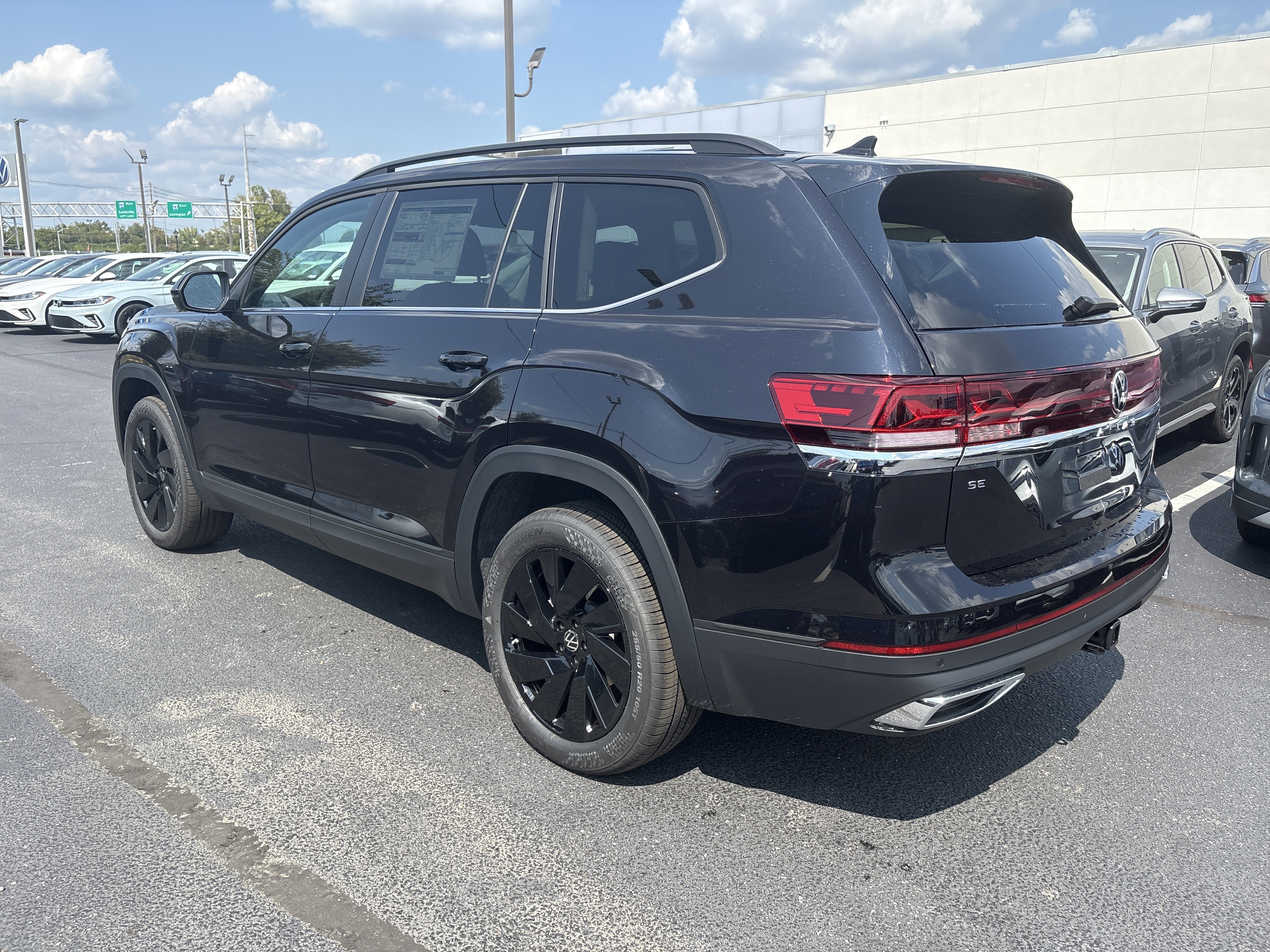 New 2026 Volkswagen Atlas SE image 5