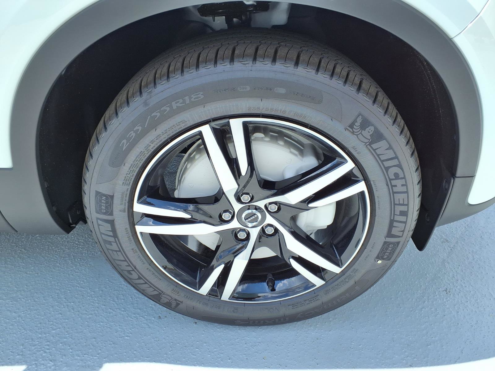 New 2026 Volvo XC40 B5 Core AWD/4WD image 9