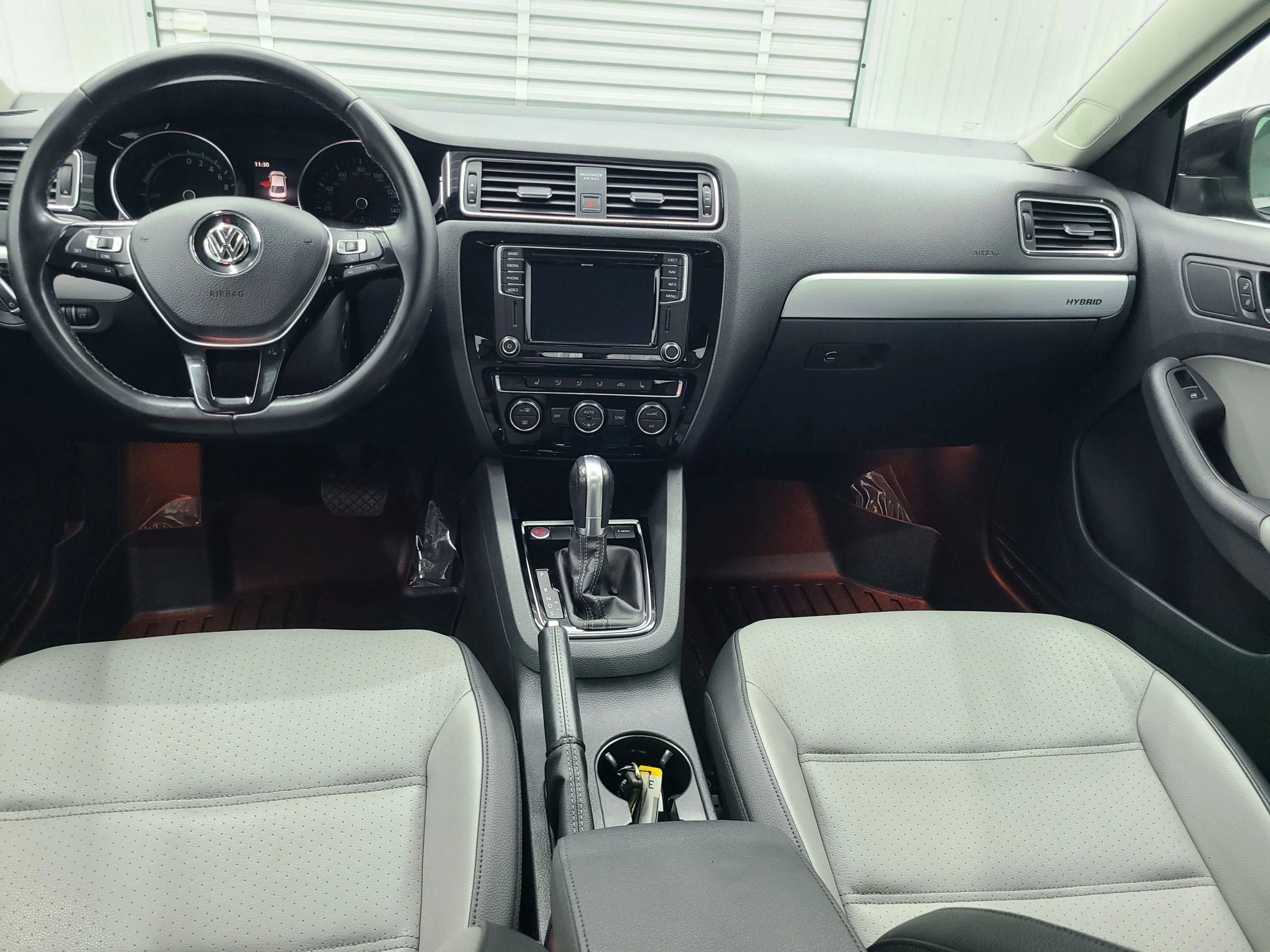 Used 2016 Volkswagen Jetta SEL Premium image 2