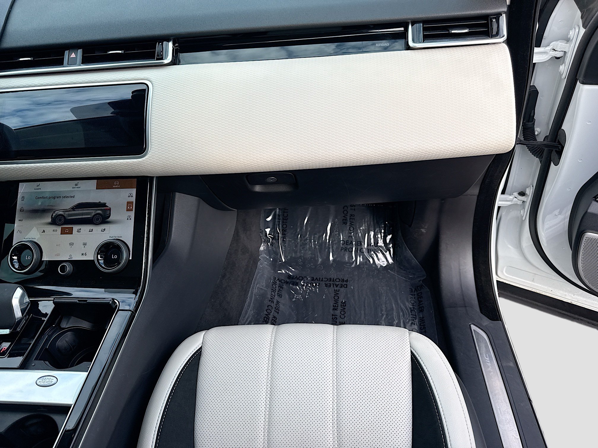 Used 2023 Land Rover Range Rover Velar R-Dynamic S AWD/4WD image 17