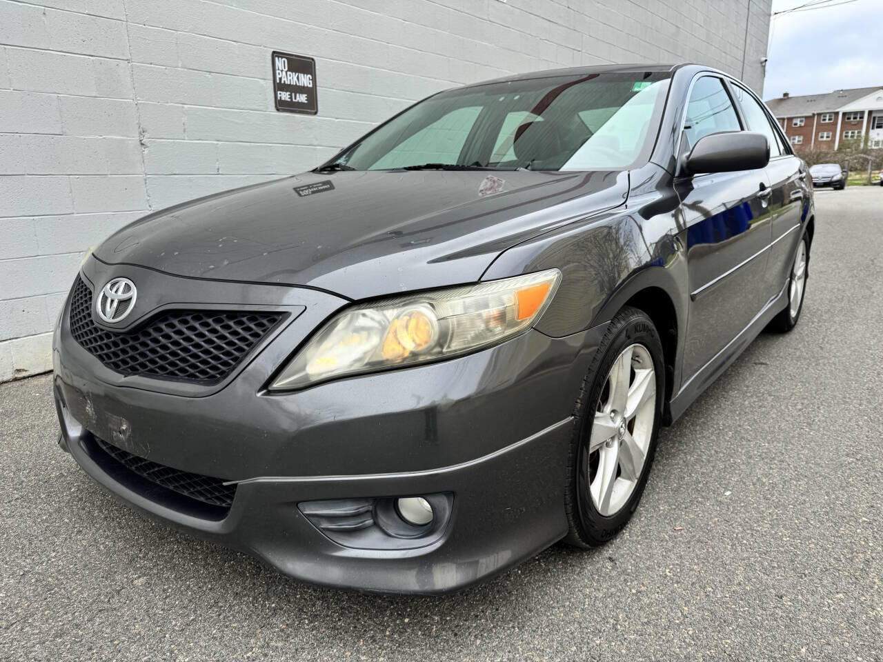 Used 2011 Toyota Camry SE w/ SE Extra-Value Pkg #1 FWD image 4