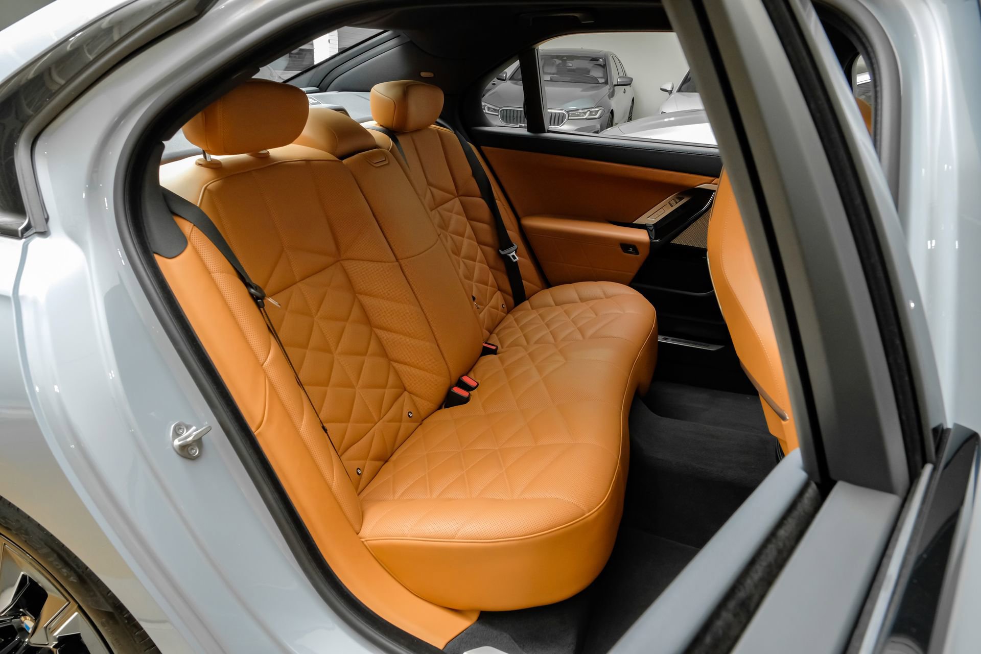 Used 2023 BMW 740i image 38