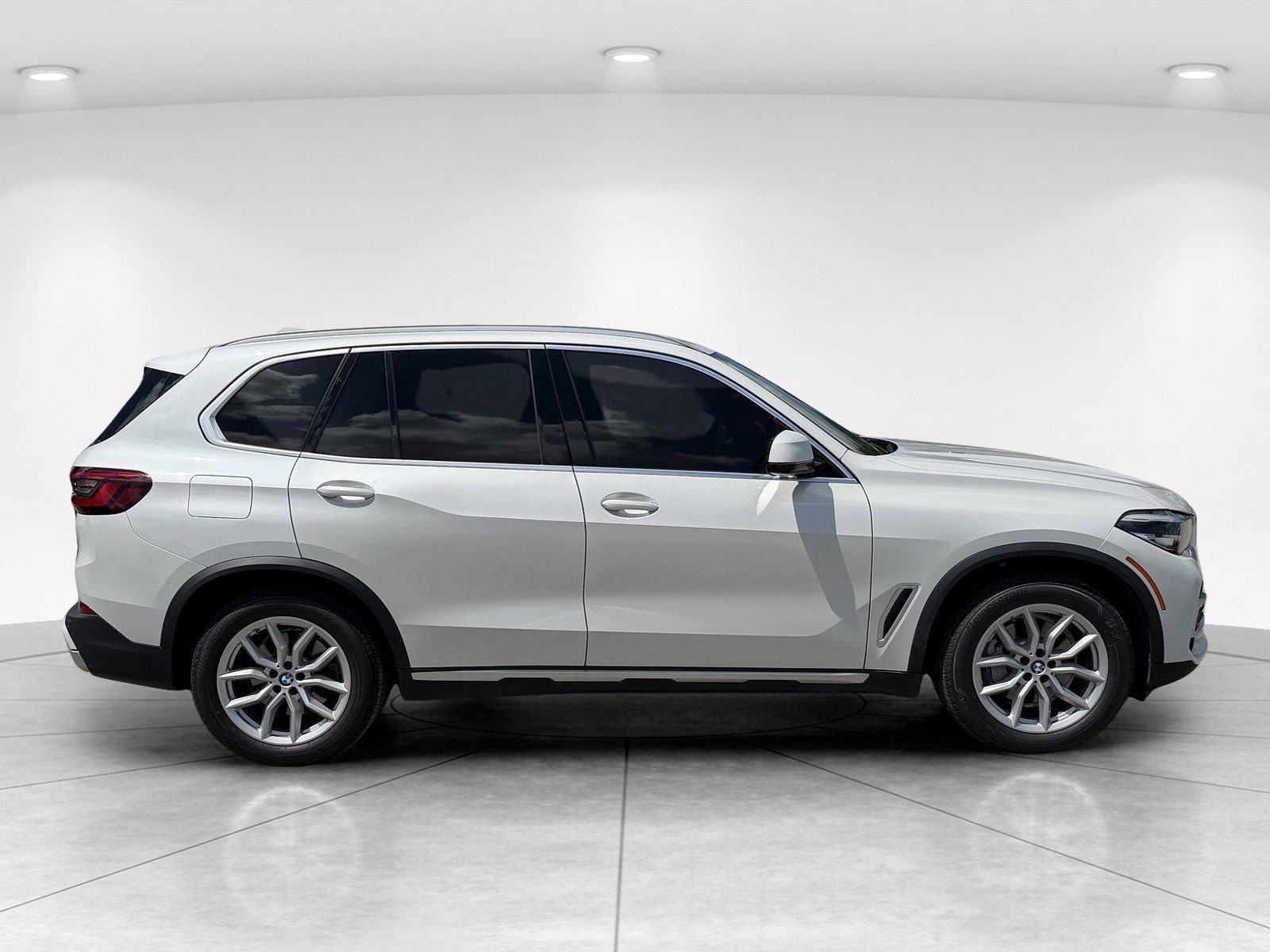 Used 2021 BMW X5 xDrive40i w/ Premium Package AWD/4WD image 3