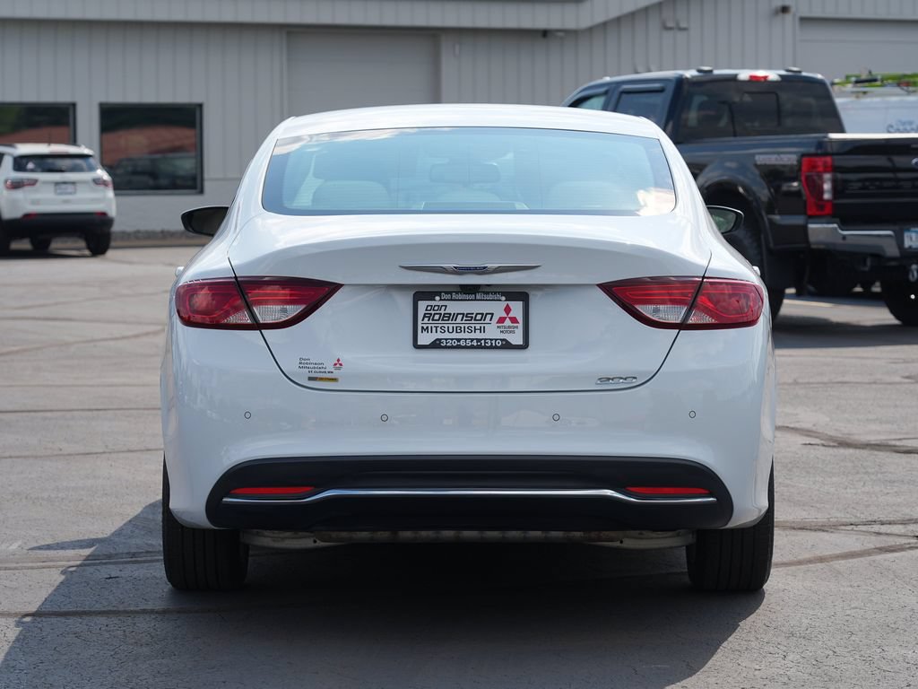 Used 2016 Chrysler 200 Limited w/ Travel & Safety Group FWD image 4