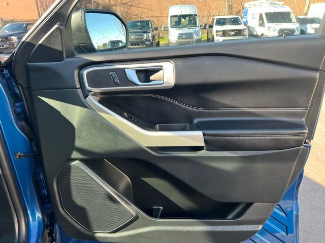 Used 2022 Ford Explorer XLT w/ Equipment Group 202A image 10