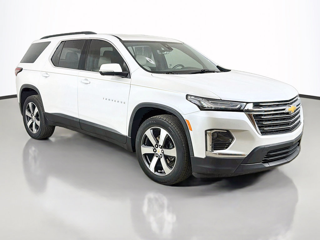 Used 2023 Chevrolet Traverse LT w/ LT Premium Package FWD image 2