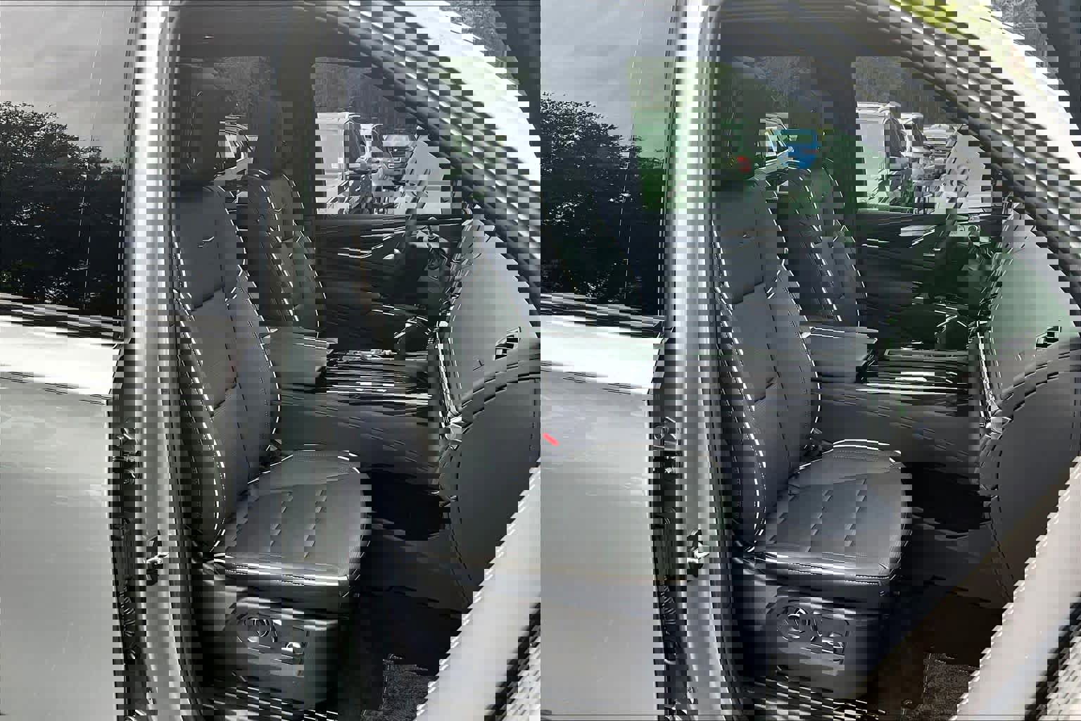 Used 2024 Cadillac Escalade Sport w/ LPO, ONYX Package image 9