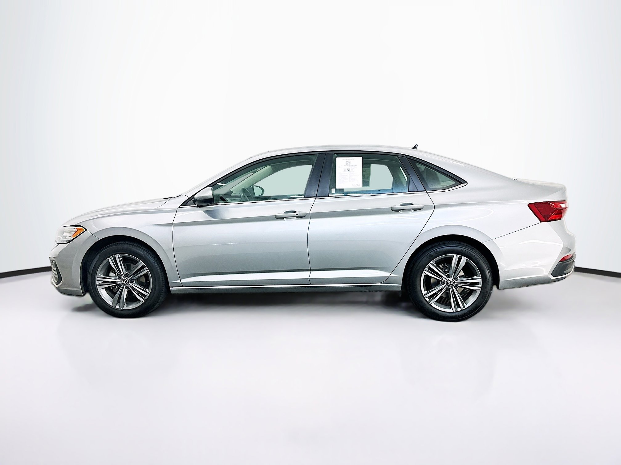 Used 2024 Volkswagen Jetta SE image 4