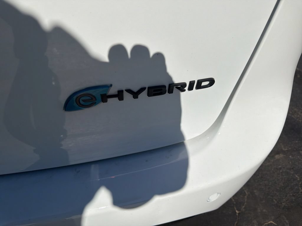 Used 2024 Chrysler Pacifica Limited FWD image 6