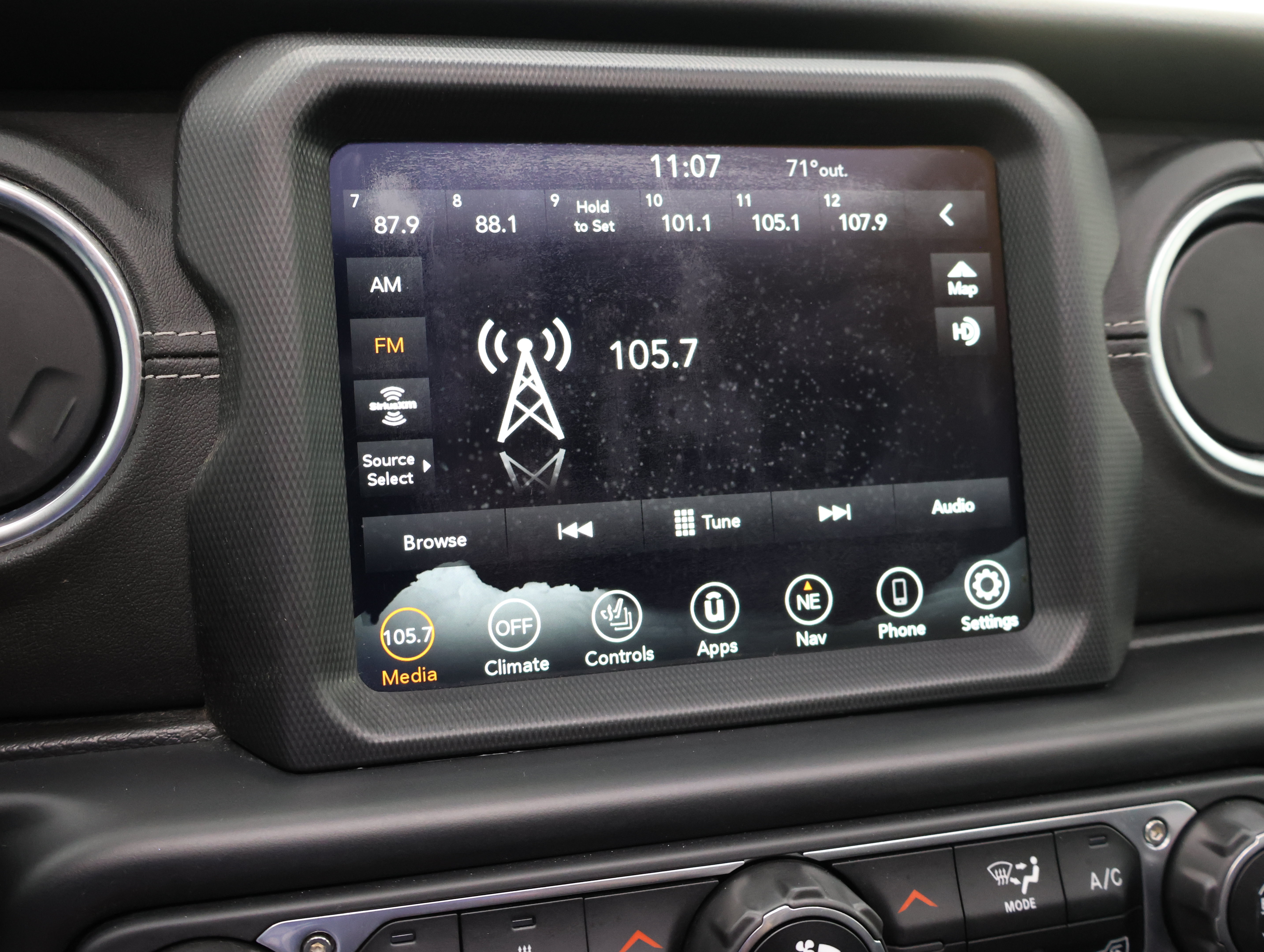 Used 2022 Jeep Wrangler Unlimited Sahara w/ LED Lighting Group AWD/4WD image 48