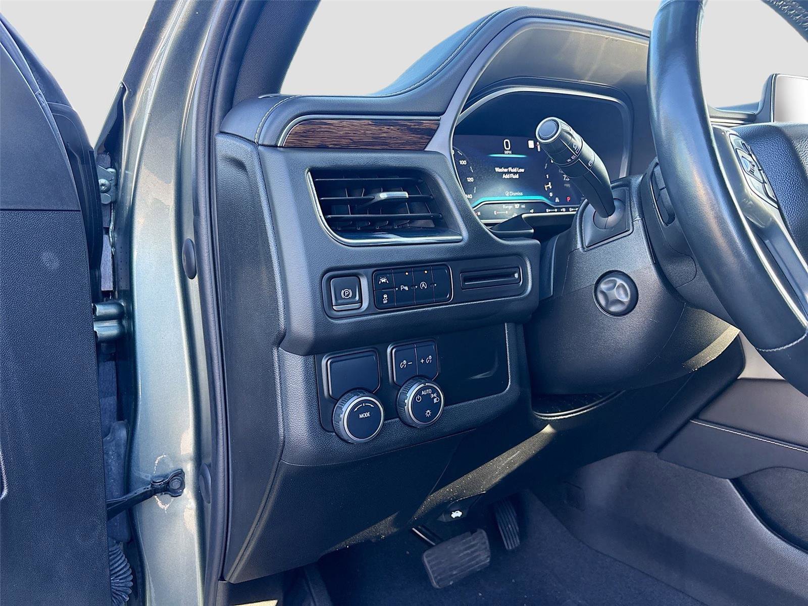 Used 2023 Chevrolet Suburban Premier image 11