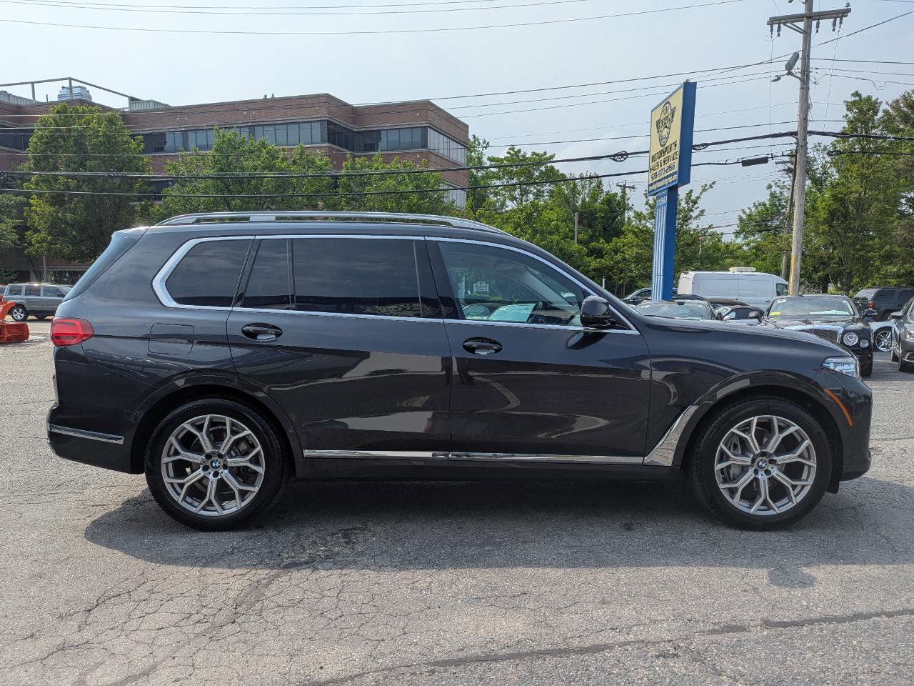 Used 2022 BMW X7 xDrive40i w/ Luxury Seating Package image 6