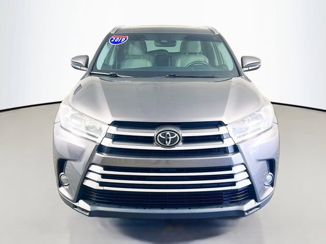 Used 2019 Toyota Highlander XLE FWD image 3
