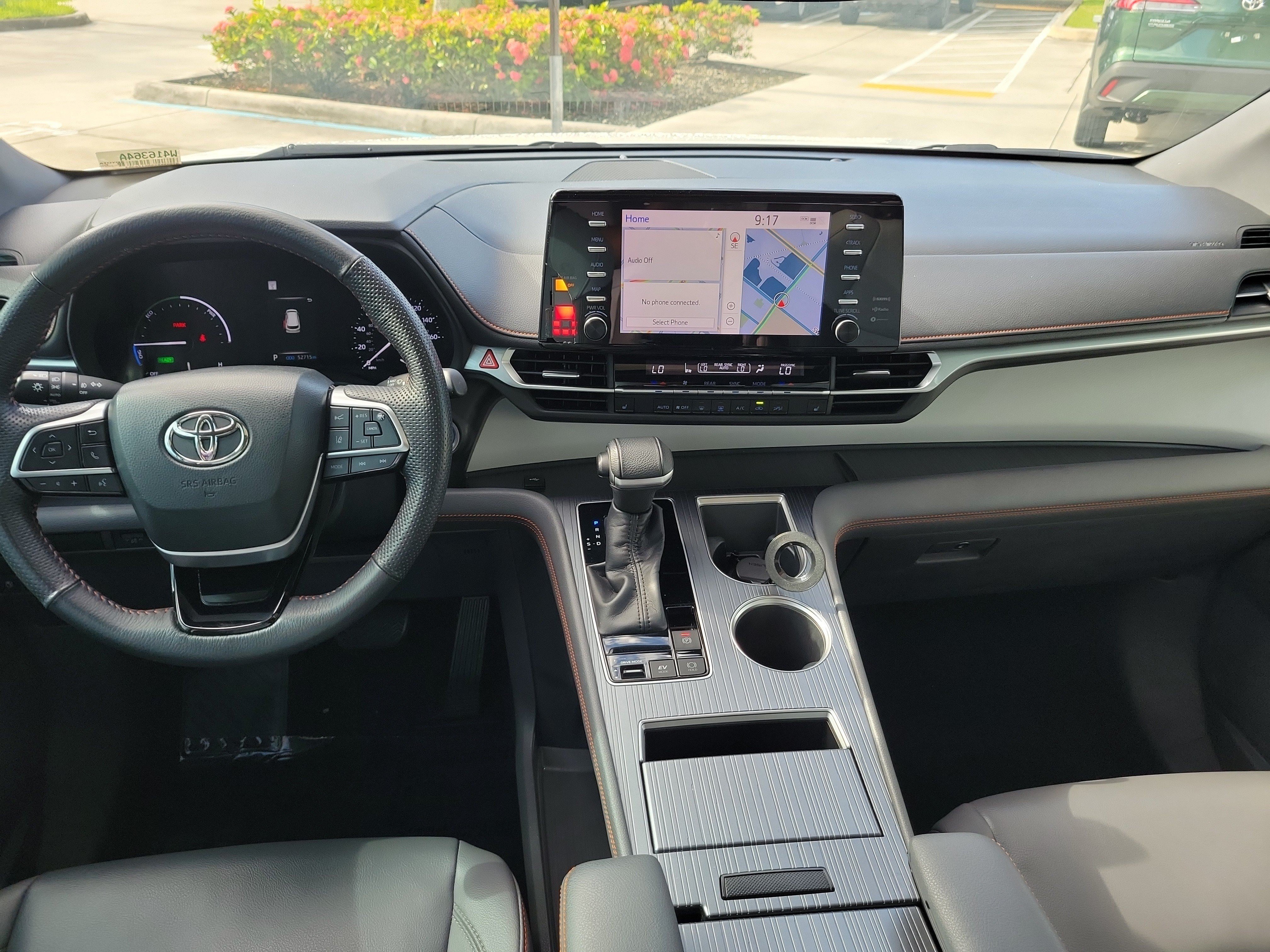 Used 2022 Toyota Sienna XSE FWD image 18
