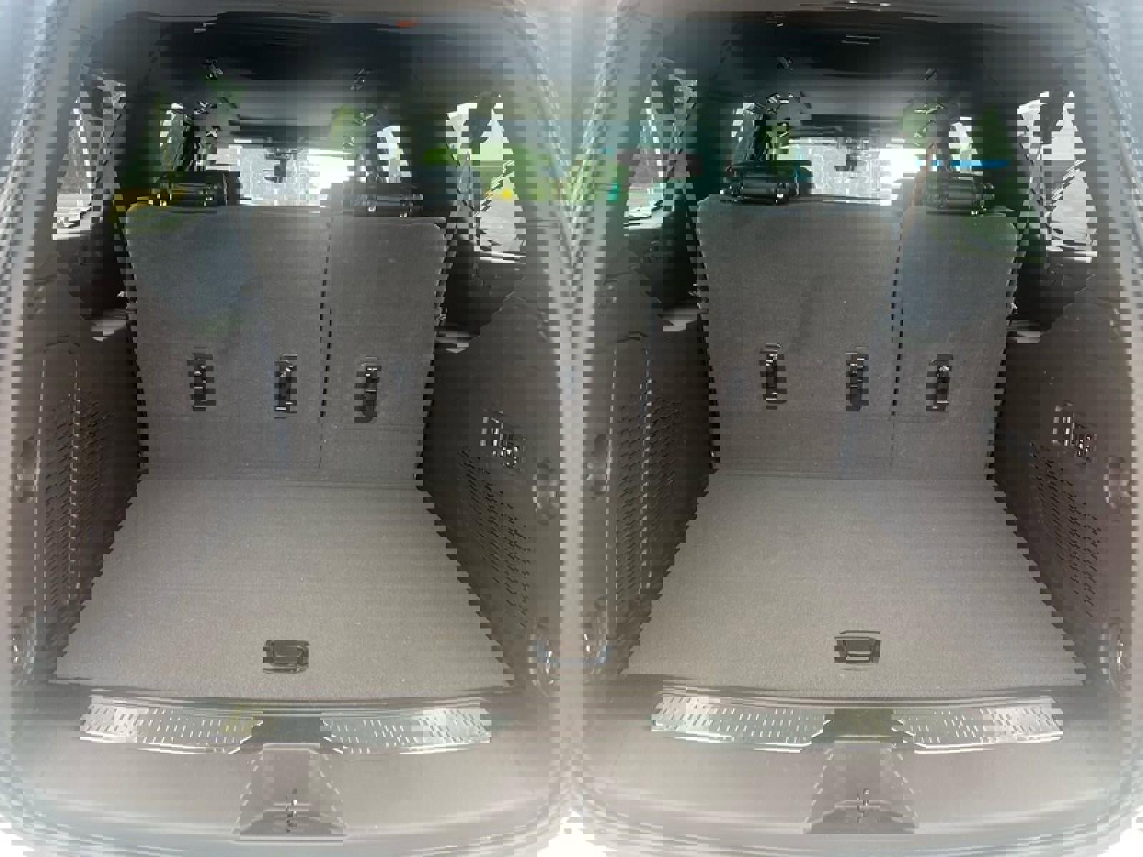 Used 2022 GMC Yukon XL Denali w/ Denali Premium Package image 7