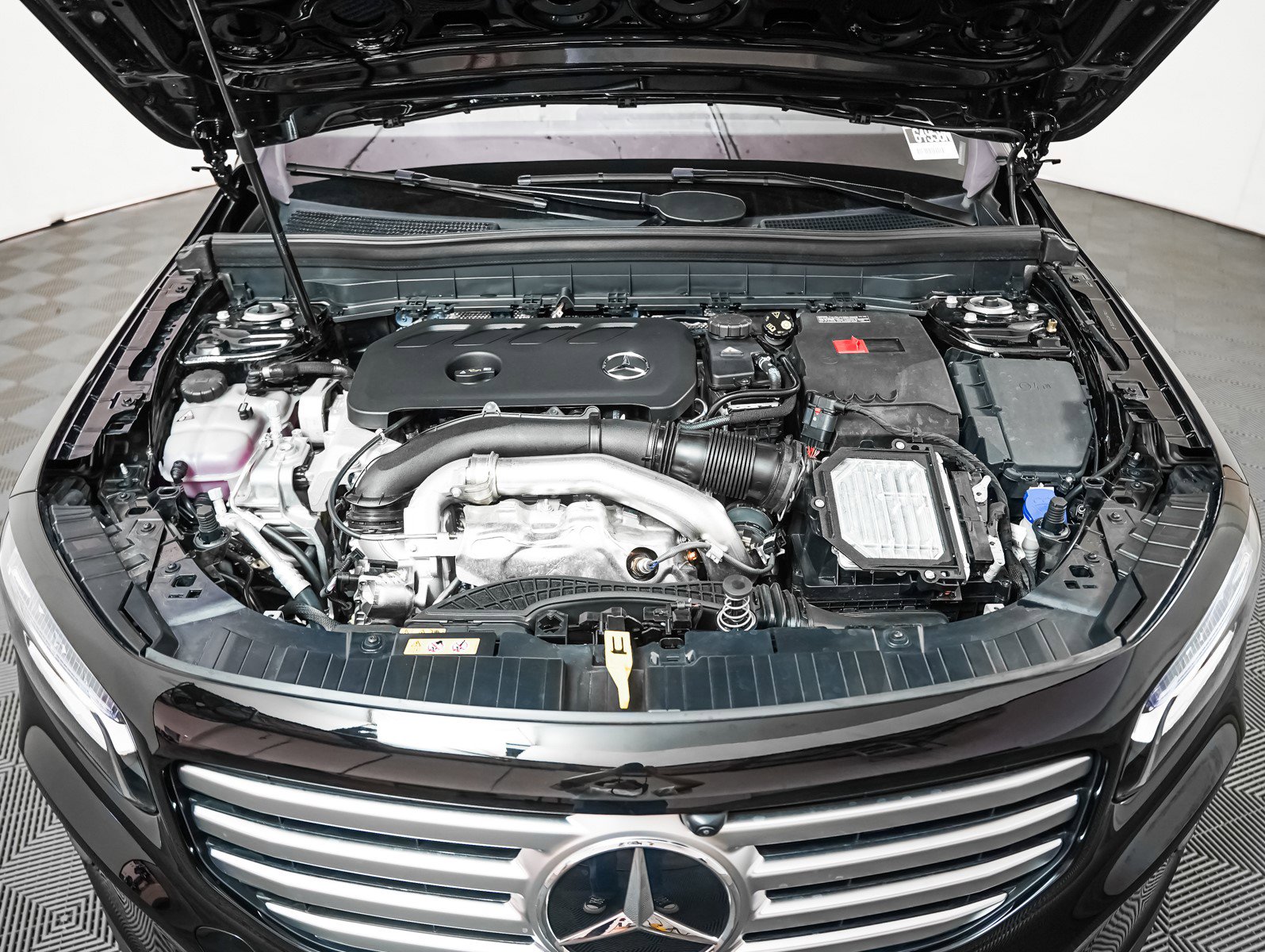 New 2025 Mercedes-Benz GLB 250 image 4