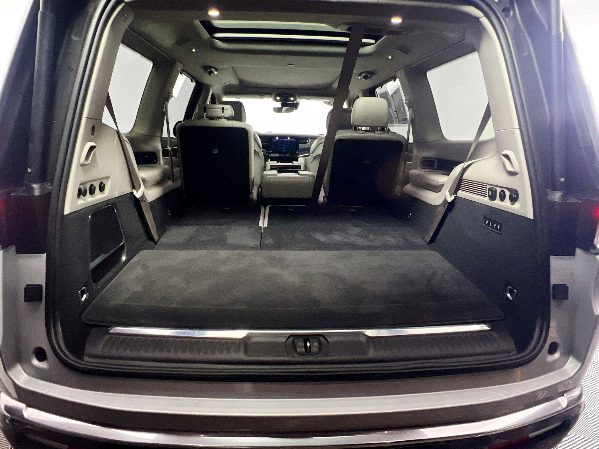 Used 2023 Jeep Grand Wagoneer 4WD image 32