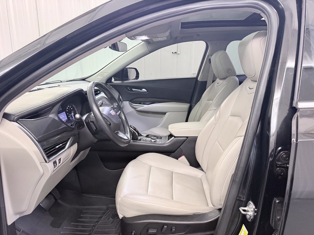 Used 2020 Cadillac XT4 Premium Luxury w/ Driver Awareness Package AWD/4WD image 8