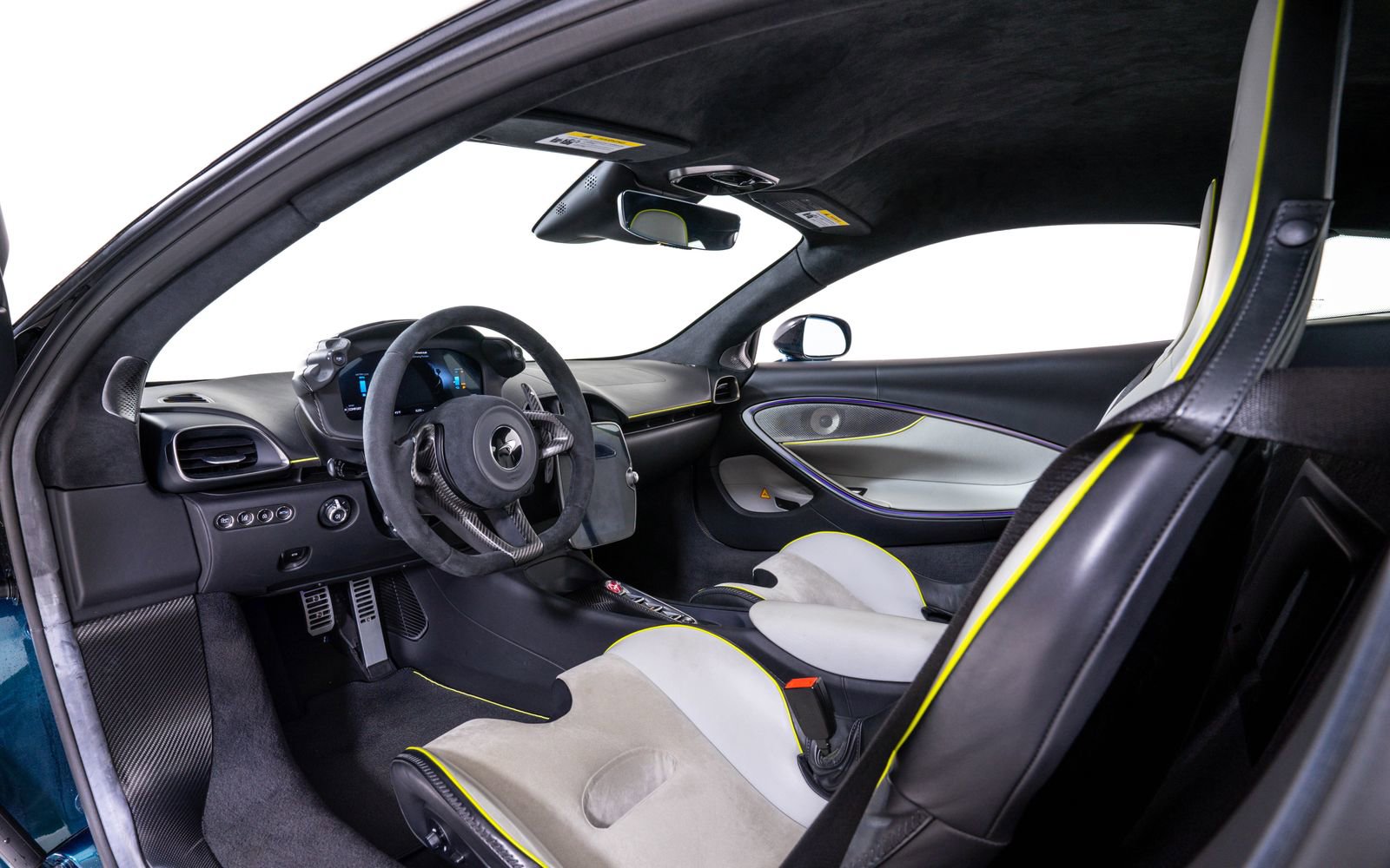 Used 2023 McLaren Artura image 19