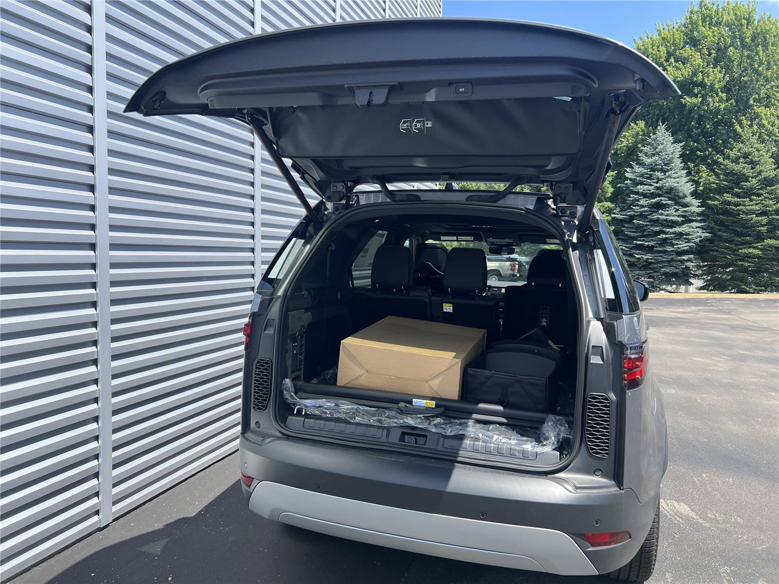 New 2025 Land Rover Discovery S AWD/4WD image 33