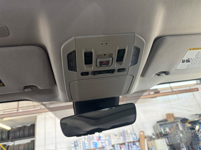 Used 2021 Toyota Highlander XLE AWD/4WD image 38