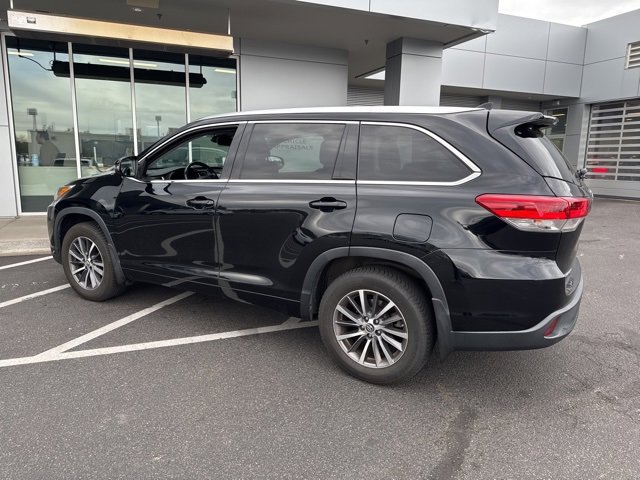 Used 2017 Toyota Highlander XLE image 4