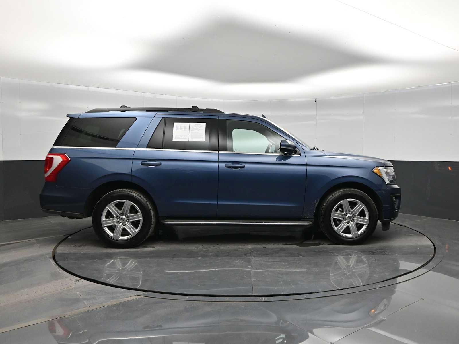 Used 2020 Ford Expedition XLT w/ Equipment Group 202A AWD/4WD image 9