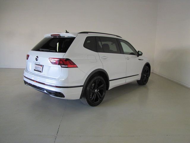 Used 2024 Volkswagen Tiguan SE R-Line image 25