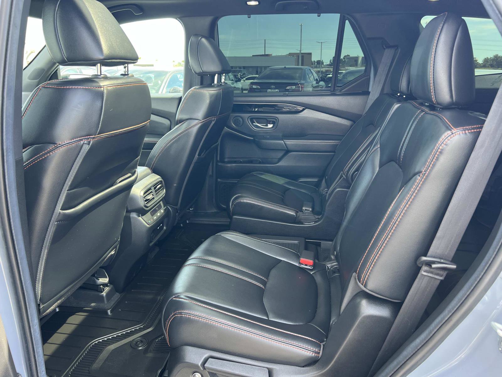 Used 2025 Honda Pilot TrailSport image 23