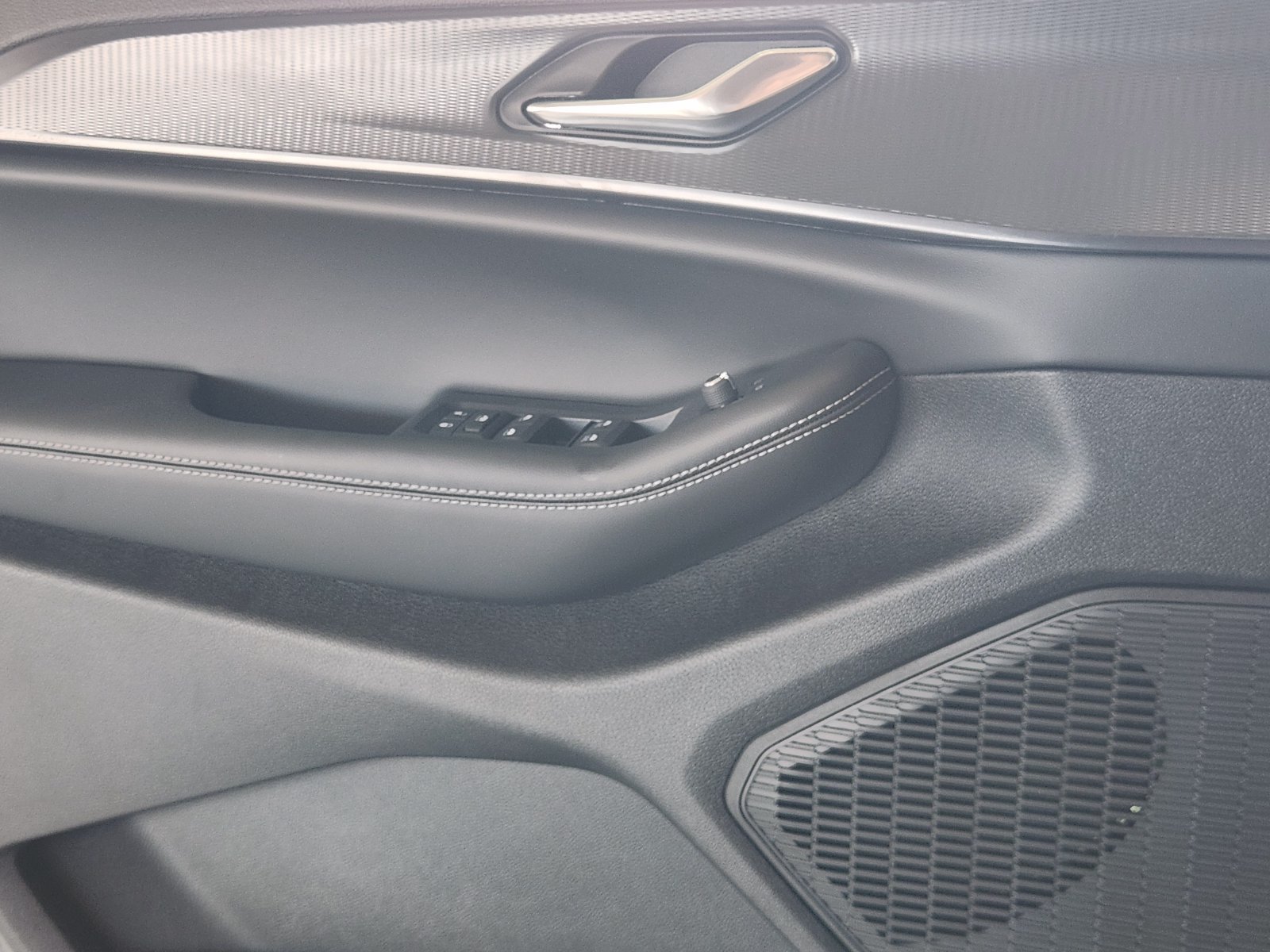 New 2026 Jeep Grand Cherokee L Laredo RWD image 18