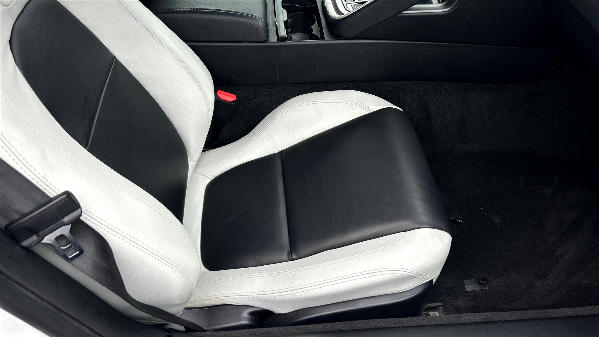 Used 2016 Jaguar F-TYPE Convertible image 39