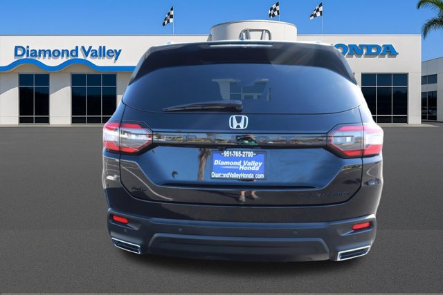 Certified 2025 Honda Pilot Black Edition image 5
