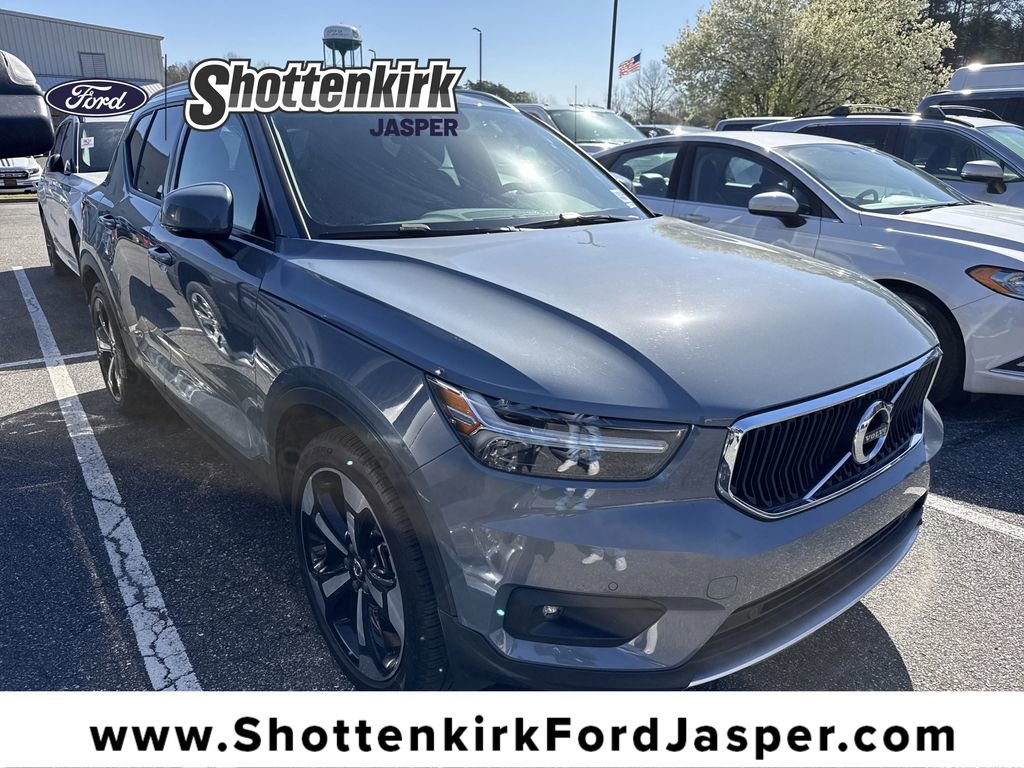 Used 2021 Volvo XC40 T5 Momentum w/ Premium Package