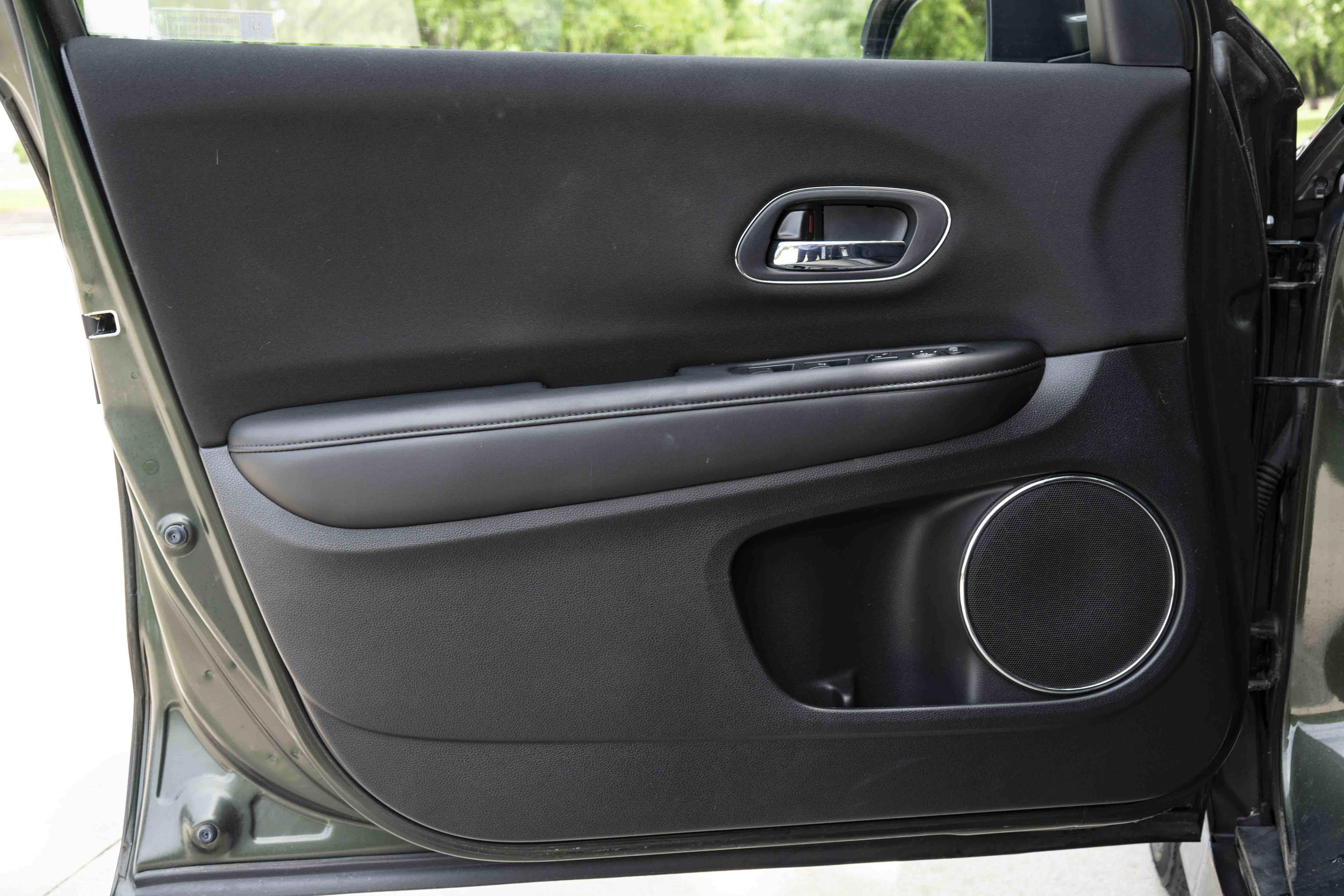 Used 2017 Honda HR-V EX image 36