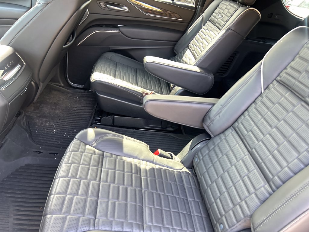 Used 2024 Cadillac Escalade ESV Sport Platinum w/ LPO, ONYX Package AWD/4WD image 12