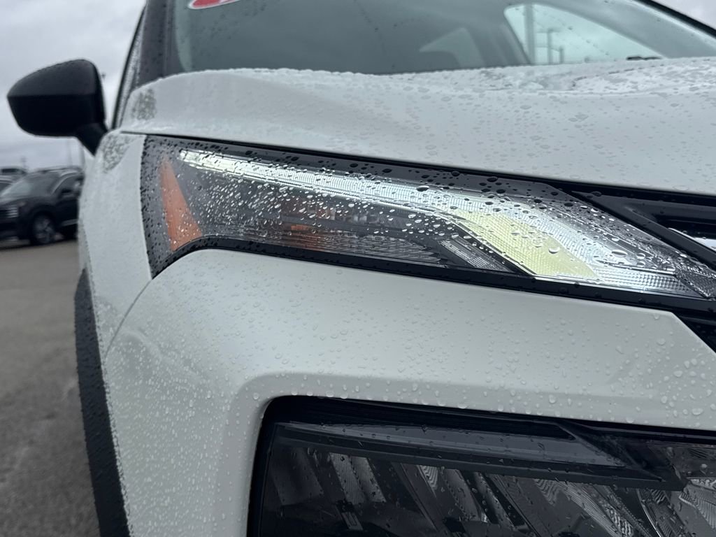 Used 2025 Nissan Rogue S image 12