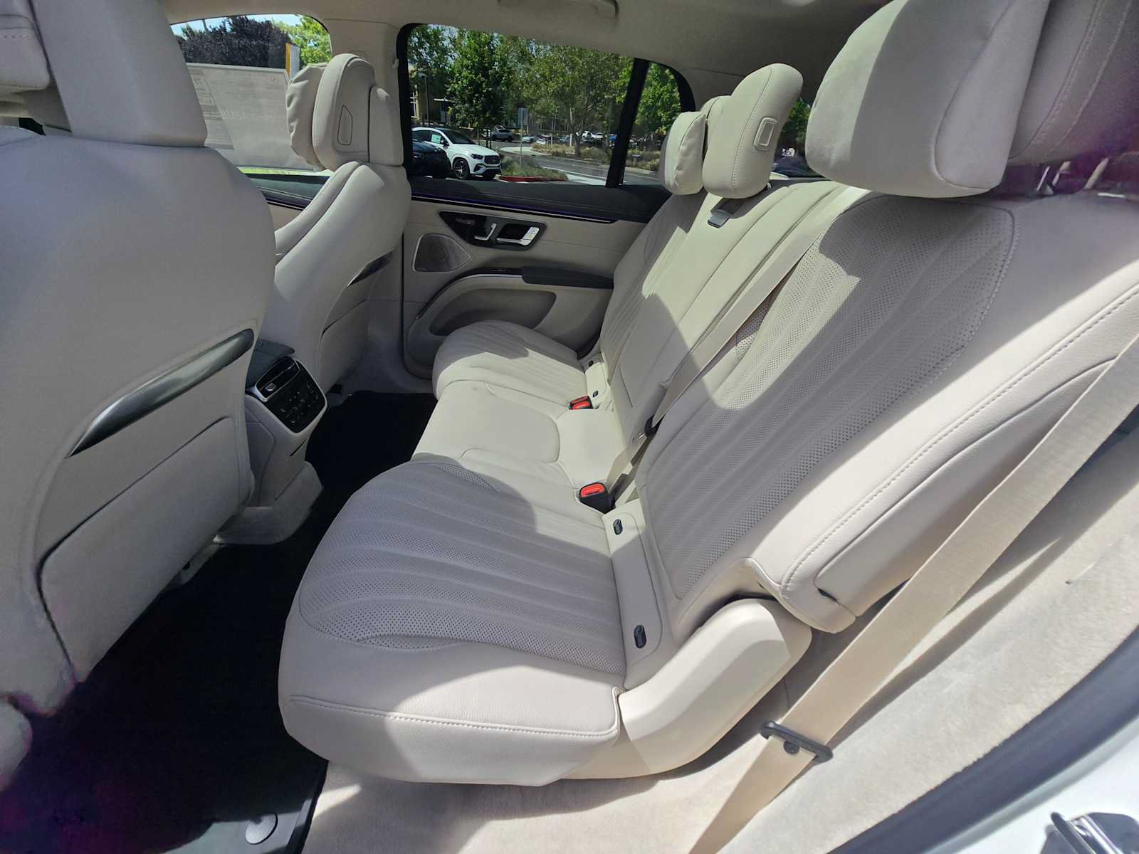 New 2026 Mercedes-Benz EQS 400 4MATIC SUV image 17