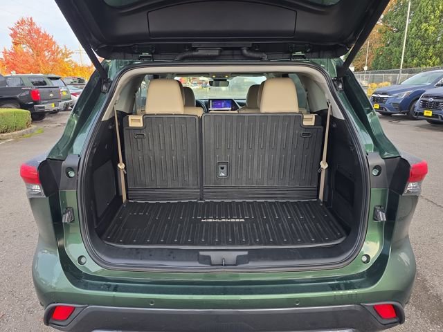 Used 2024 Toyota Highlander Limited image 15