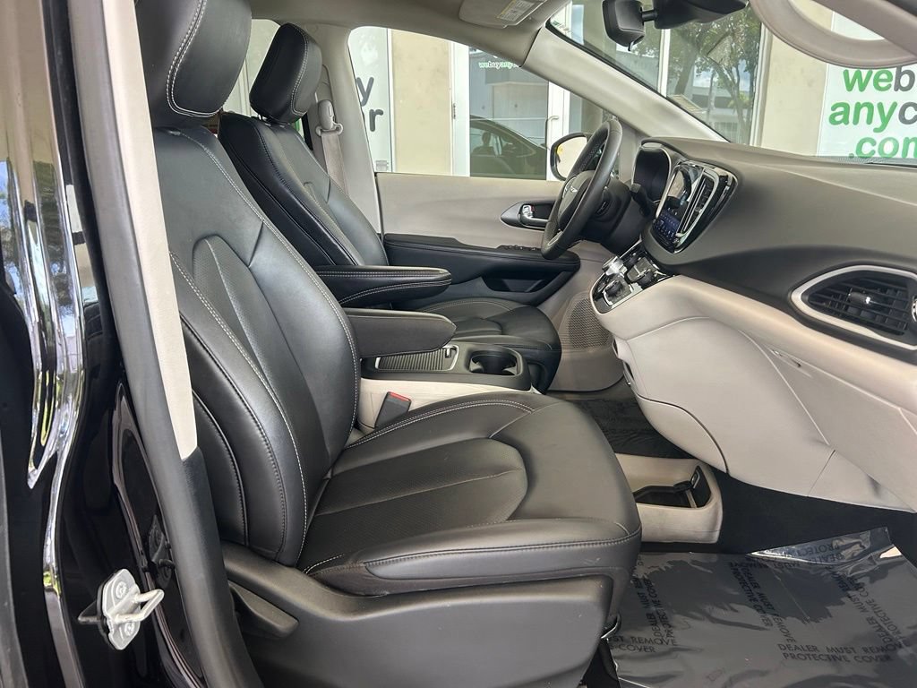 Used 2024 Chrysler Pacifica Touring-L FWD image 20