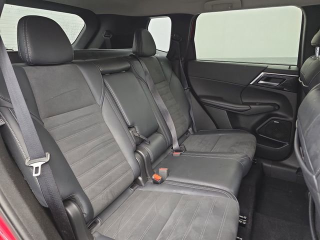 Used 2025 Mitsubishi Outlander SE image 41