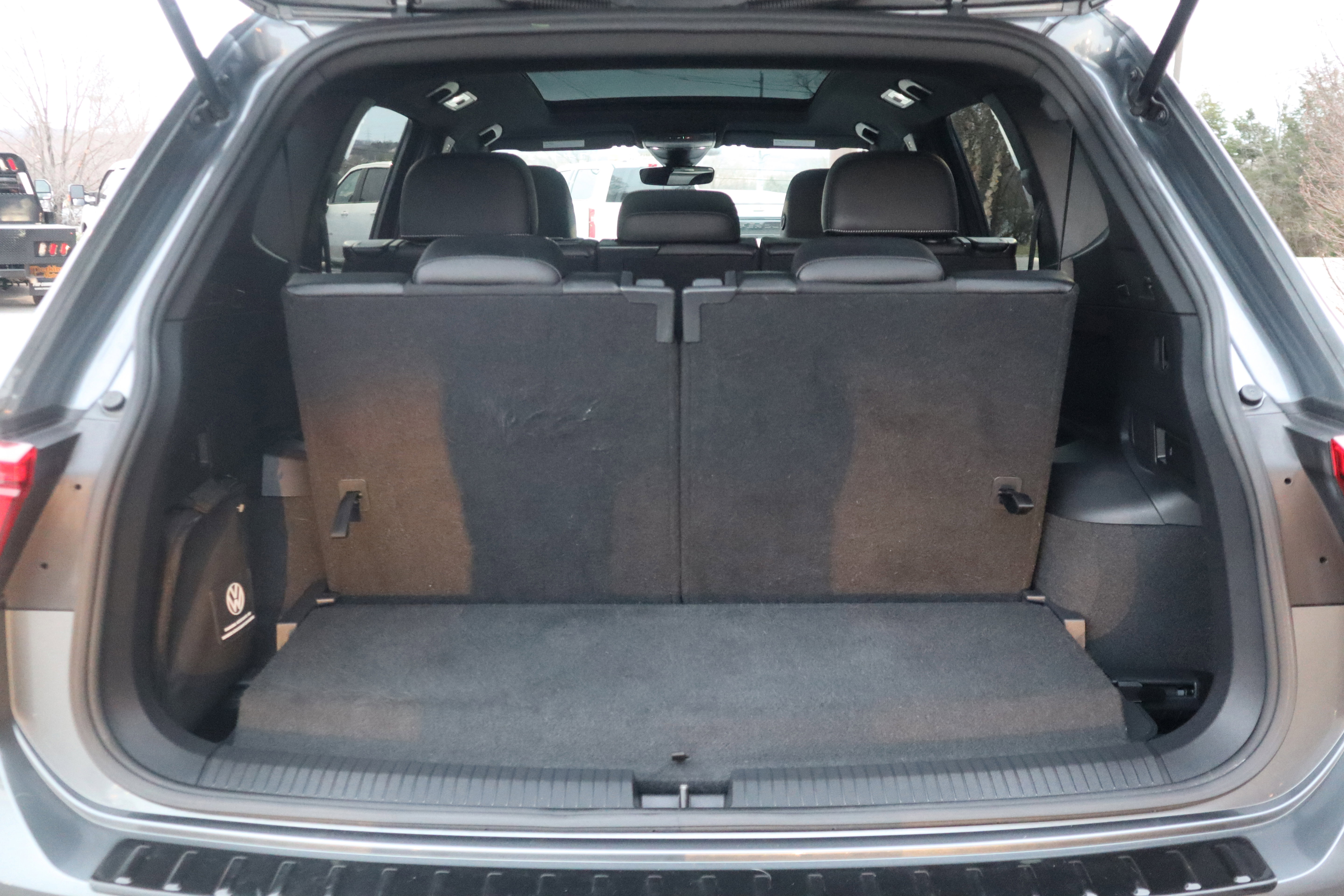 Used 2023 Volkswagen Tiguan SE R-Line image 34