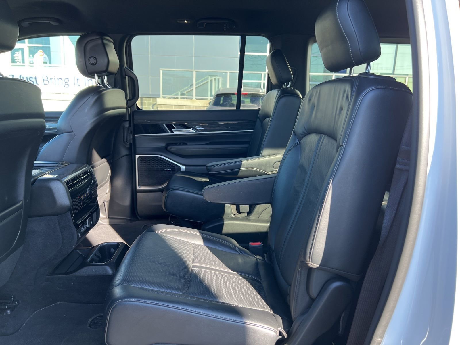 Used 2022 Jeep Wagoneer Series III w/ Flexible Seating Group image 30