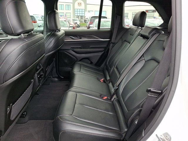 Certified 2024 Jeep Grand Cherokee Limited w/ Black Appearance Package AWD/4WD image 13