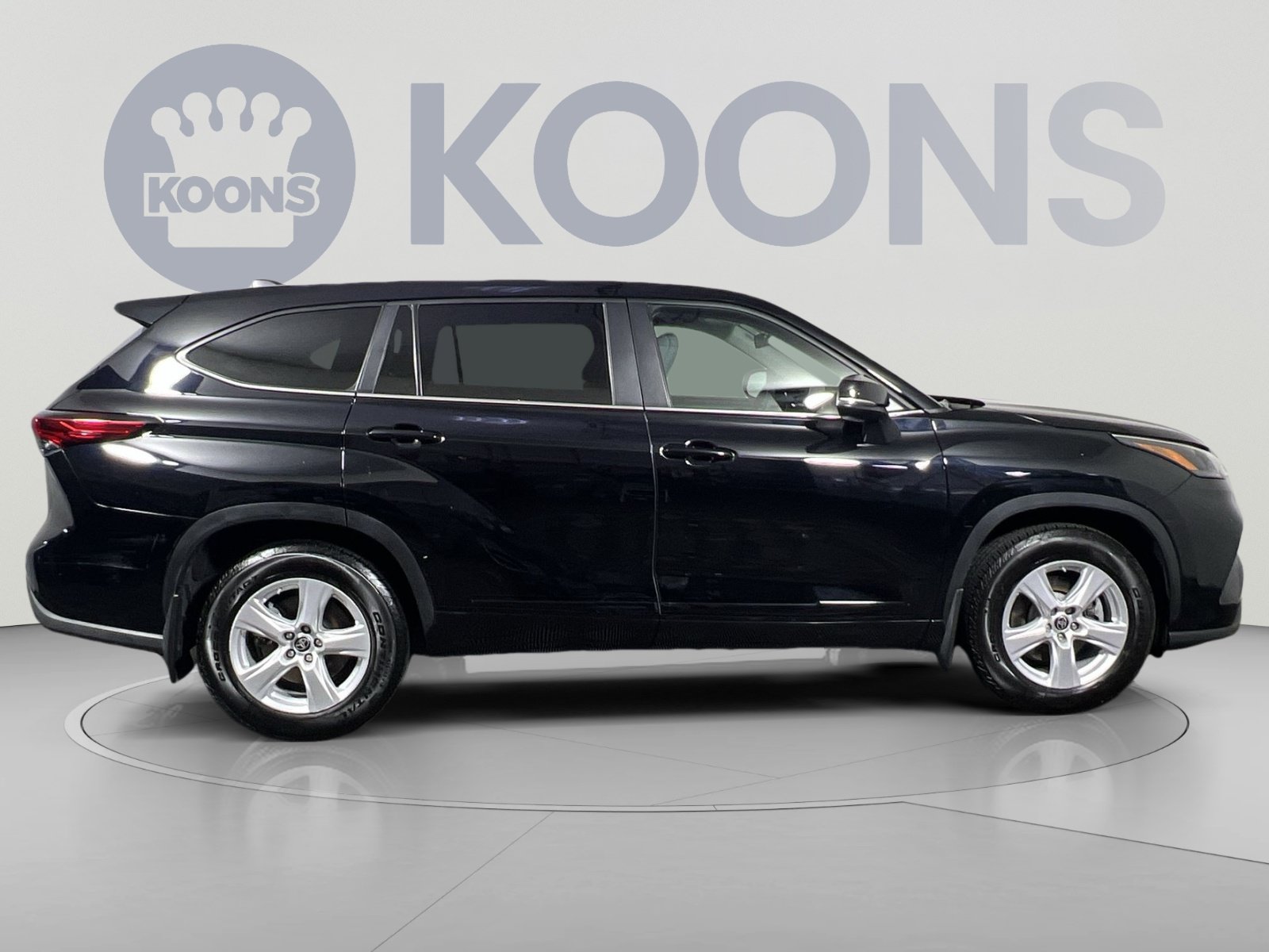 Used 2023 Toyota Highlander L FWD image 5