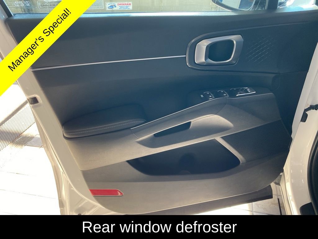 Used 2024 Kia Sorento S image 9