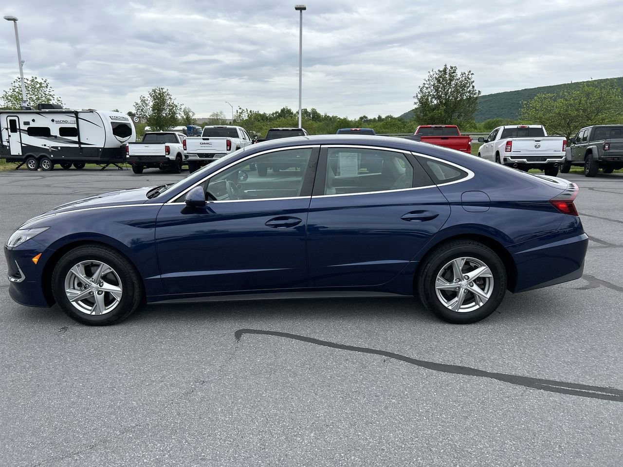 Used 2022 Hyundai Sonata SE w/ Preferred Accessory Package FWD image 4