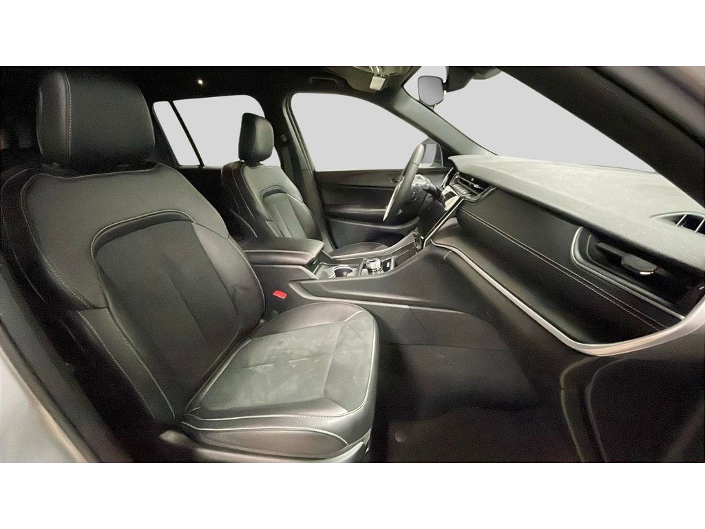 Used 2024 Jeep Grand Cherokee Altitude image 16